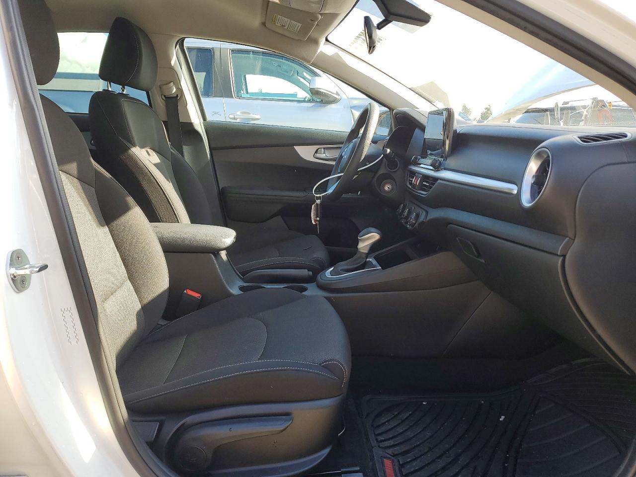 2023 KIA FORTE LX photo 7