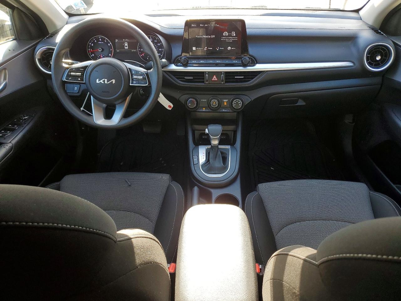 2023 KIA FORTE LX photo 8