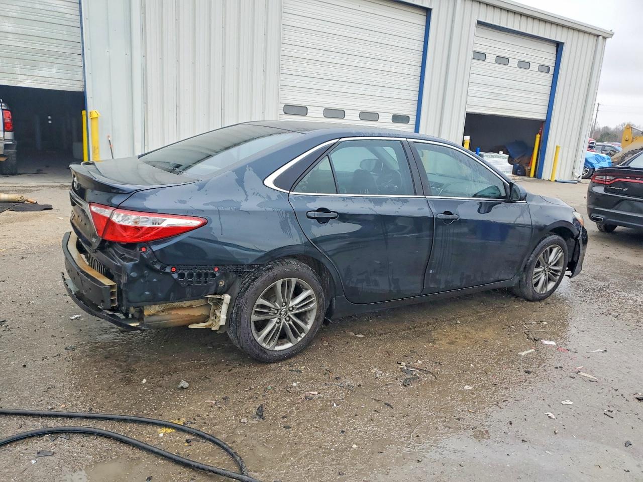 2016 TOYOTA CAMRY LE photo 3