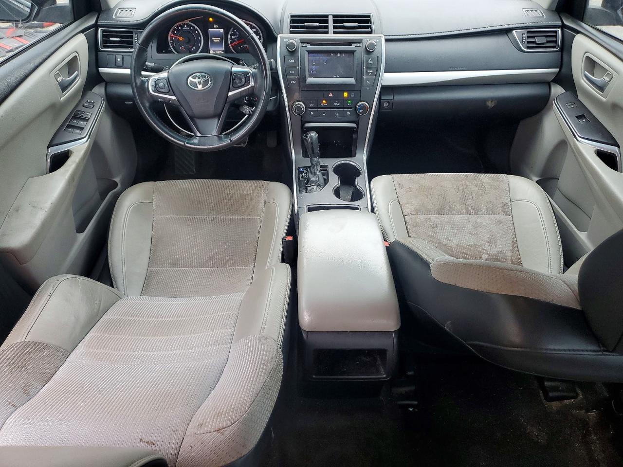 2016 TOYOTA CAMRY LE photo 8