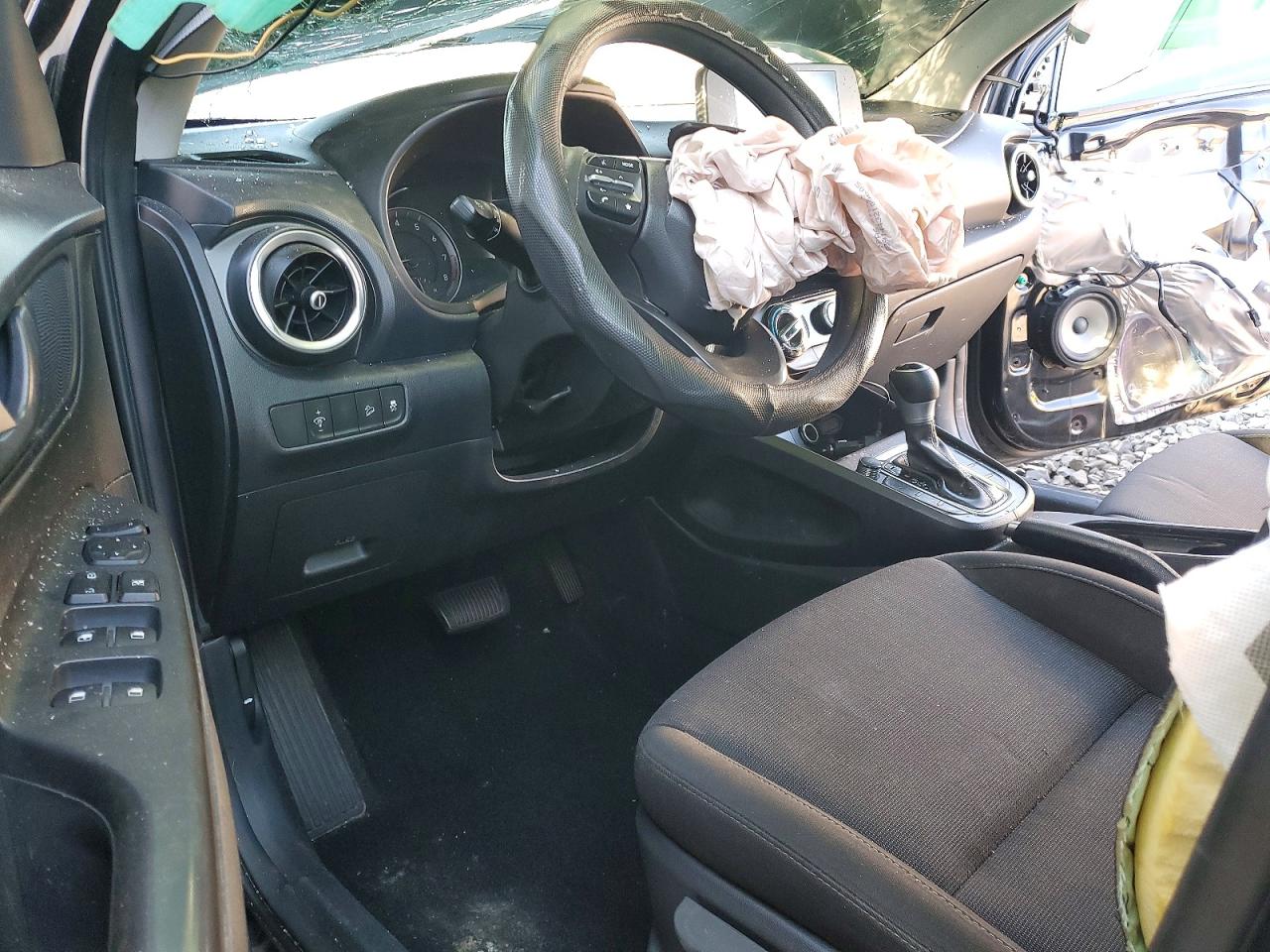 2022 HYUNDAI KONA SEL photo 8