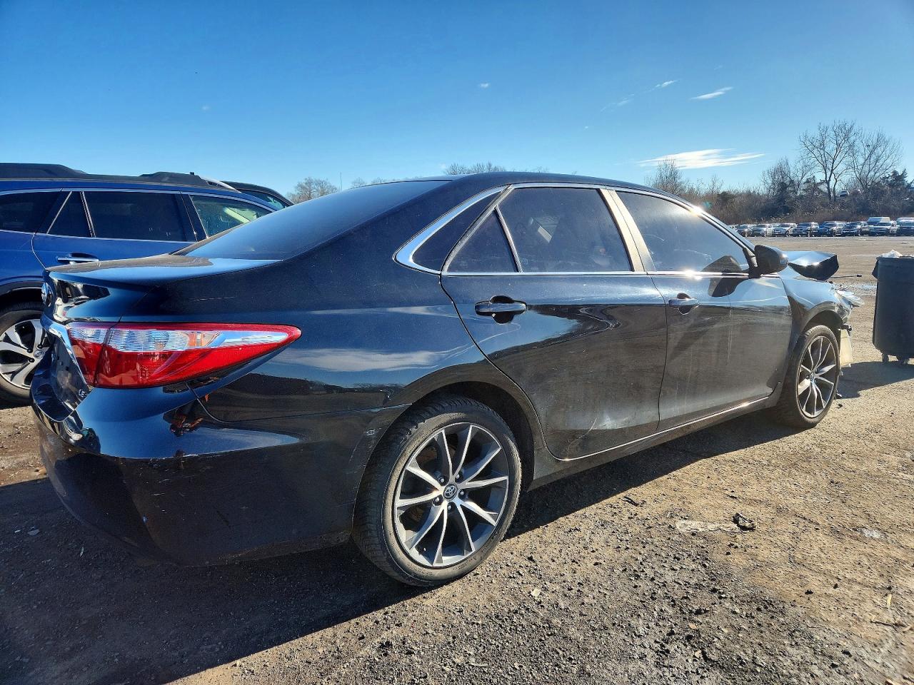 2016 TOYOTA CAMRY LE photo 3