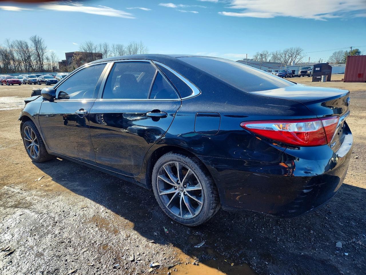 2016 TOYOTA CAMRY LE photo 2