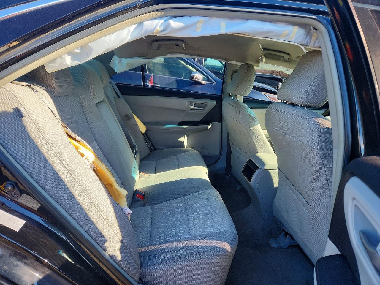 2016 TOYOTA CAMRY LE photo 10