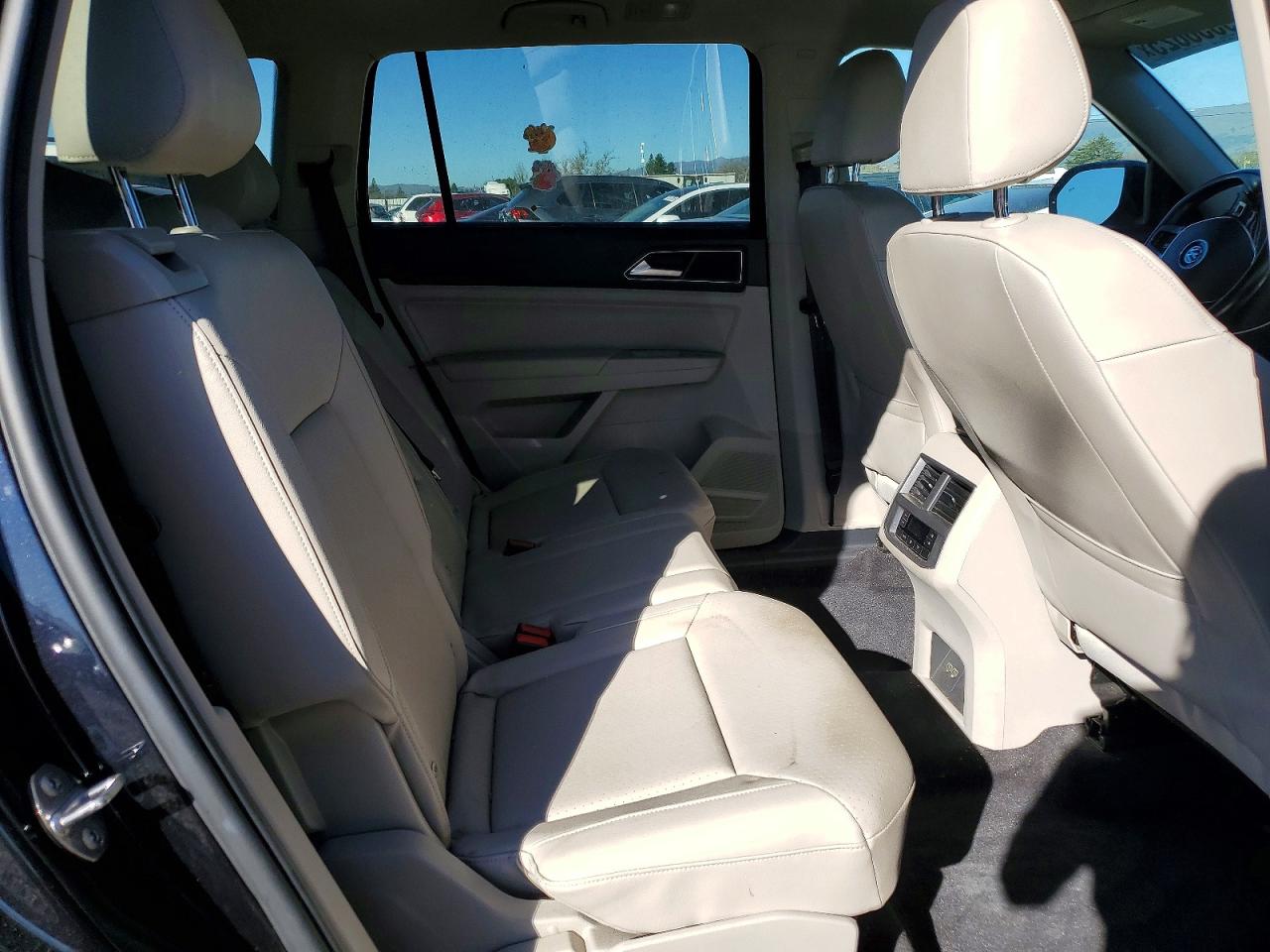 2018 VOLKSWAGEN ATLAS SEL photo 11