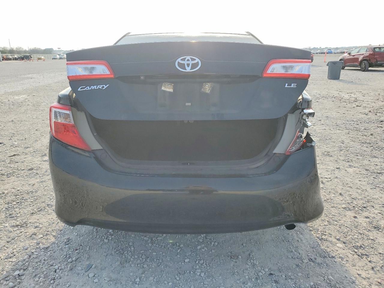 2014 TOYOTA CAMRY L photo 6