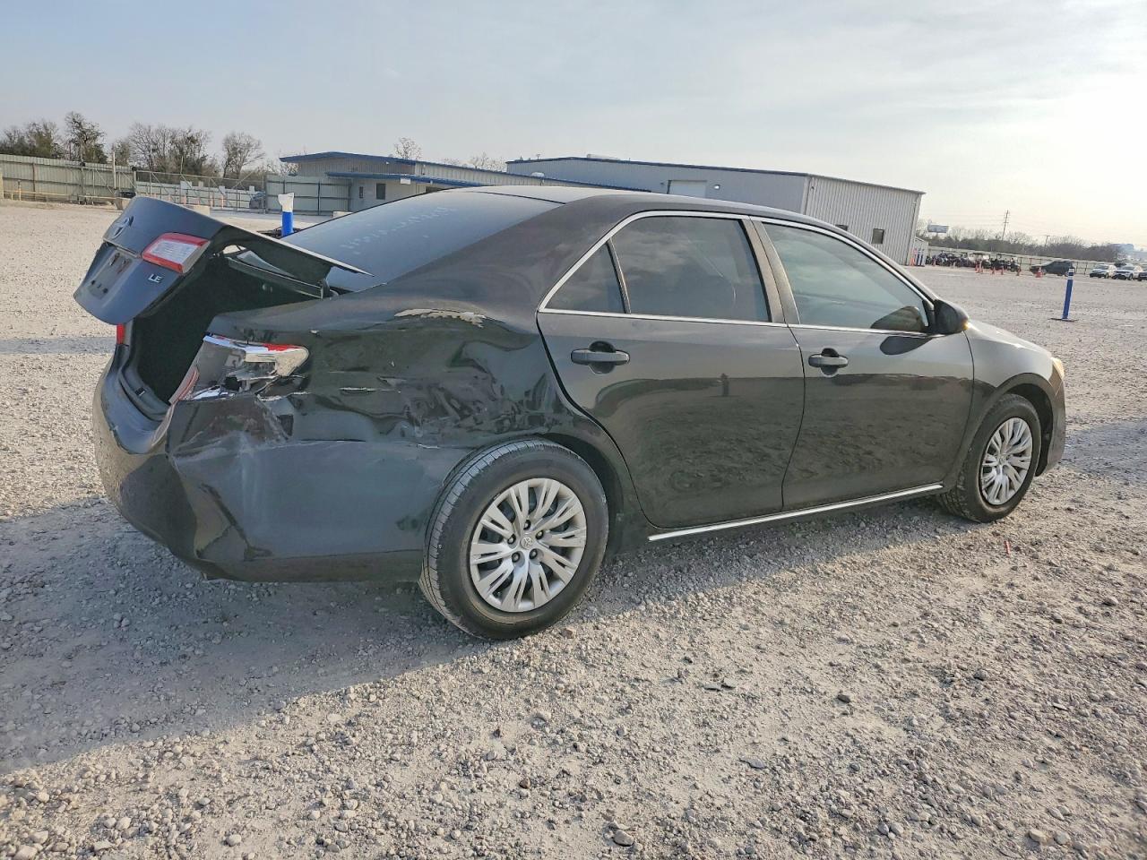 2014 TOYOTA CAMRY L photo 3