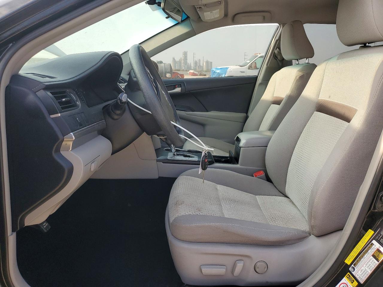 2014 TOYOTA CAMRY L photo 7