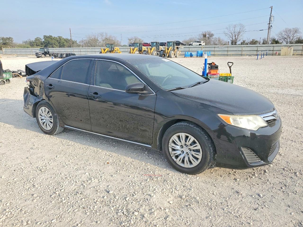 2014 TOYOTA CAMRY L photo 4