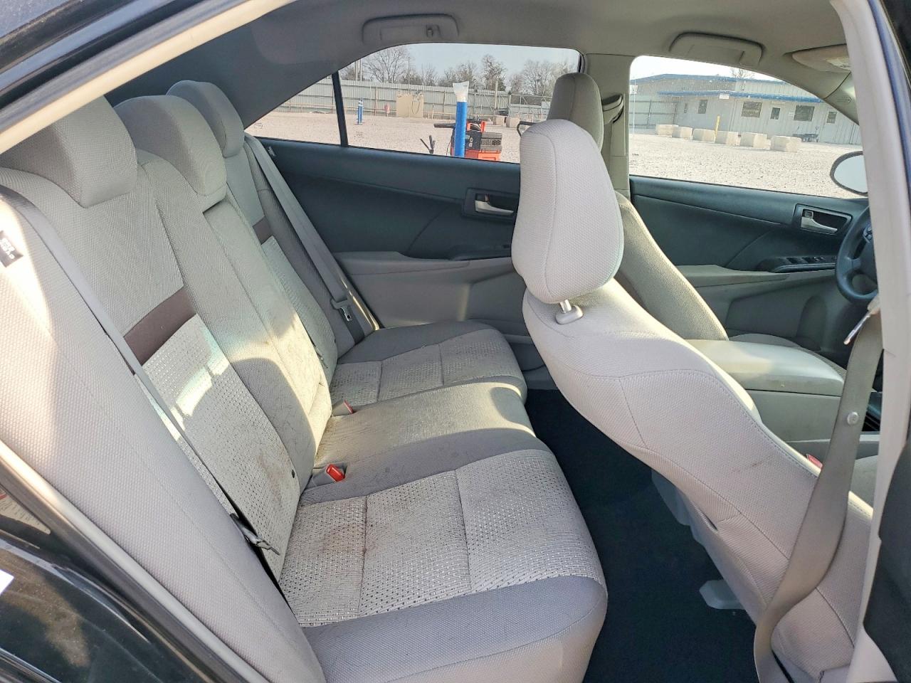 2014 TOYOTA CAMRY L photo 10