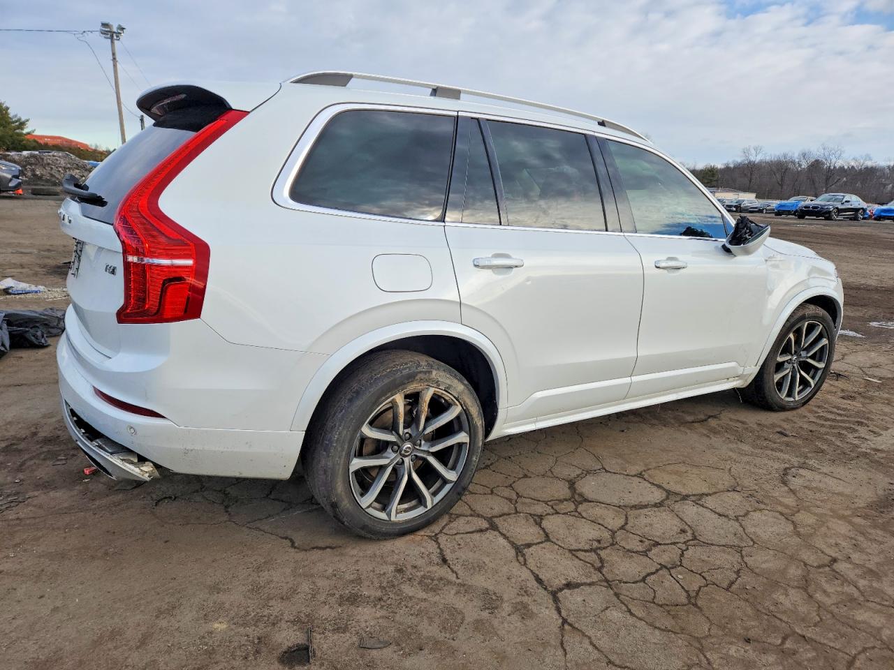 2019 VOLVO XC90 T6 MOMENTUM photo 3