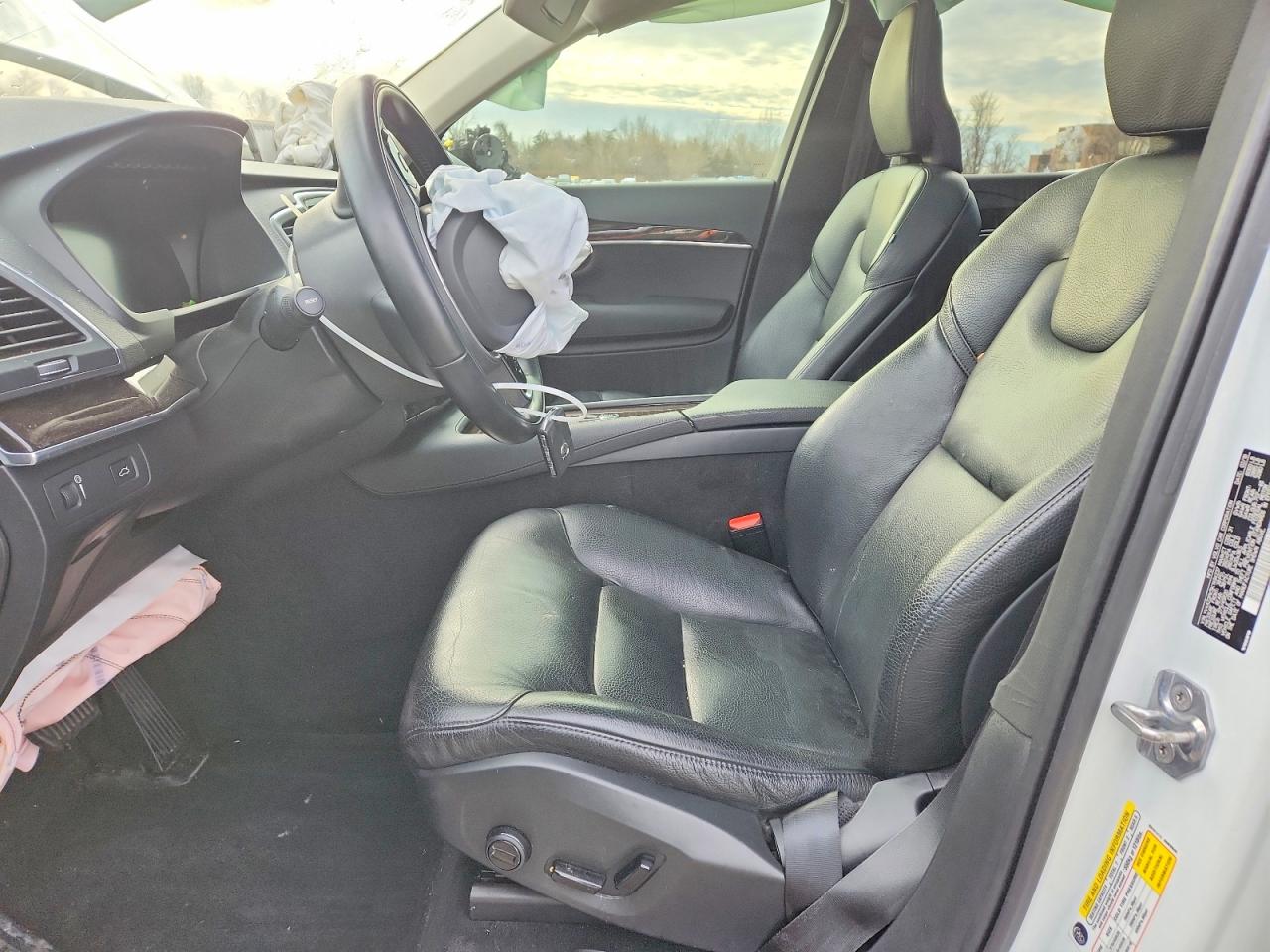 2019 VOLVO XC90 T6 MOMENTUM photo 7