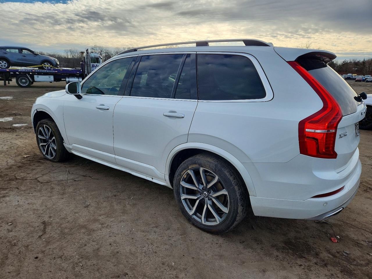 2019 VOLVO XC90 T6 MOMENTUM photo 2