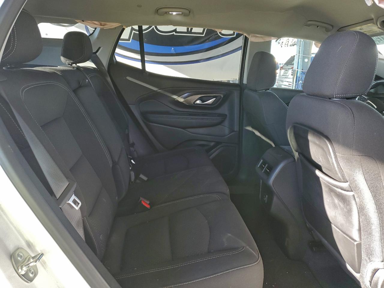 2024 GMC TERRAIN SLE photo 10