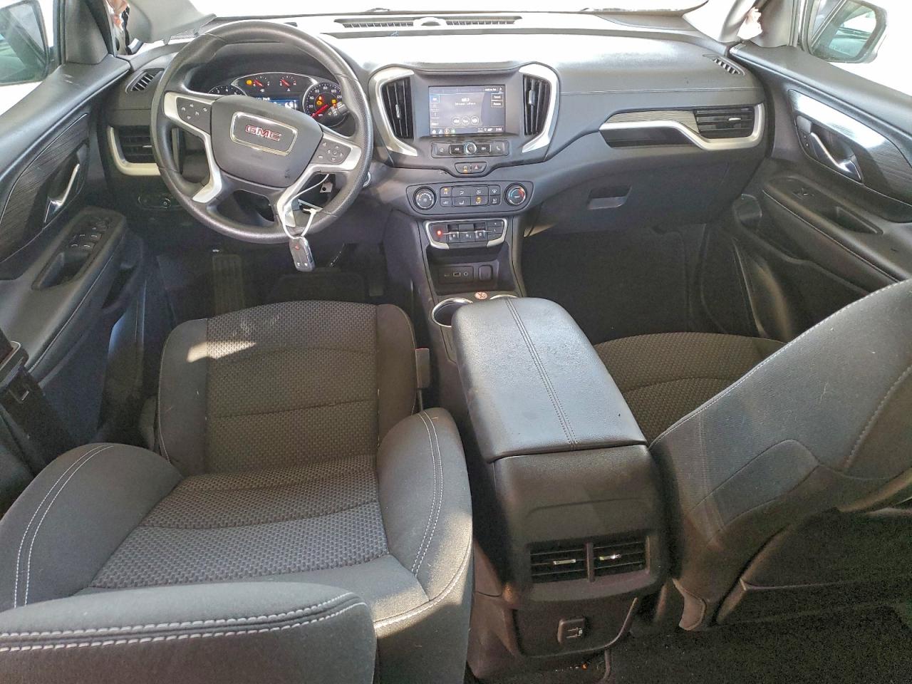 2024 GMC TERRAIN SLE photo 8