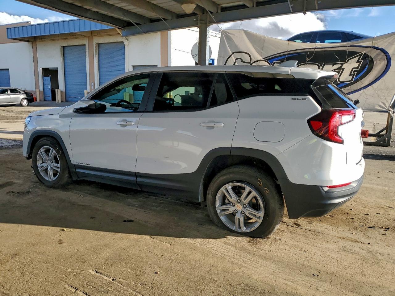 2024 GMC TERRAIN SLE photo 2