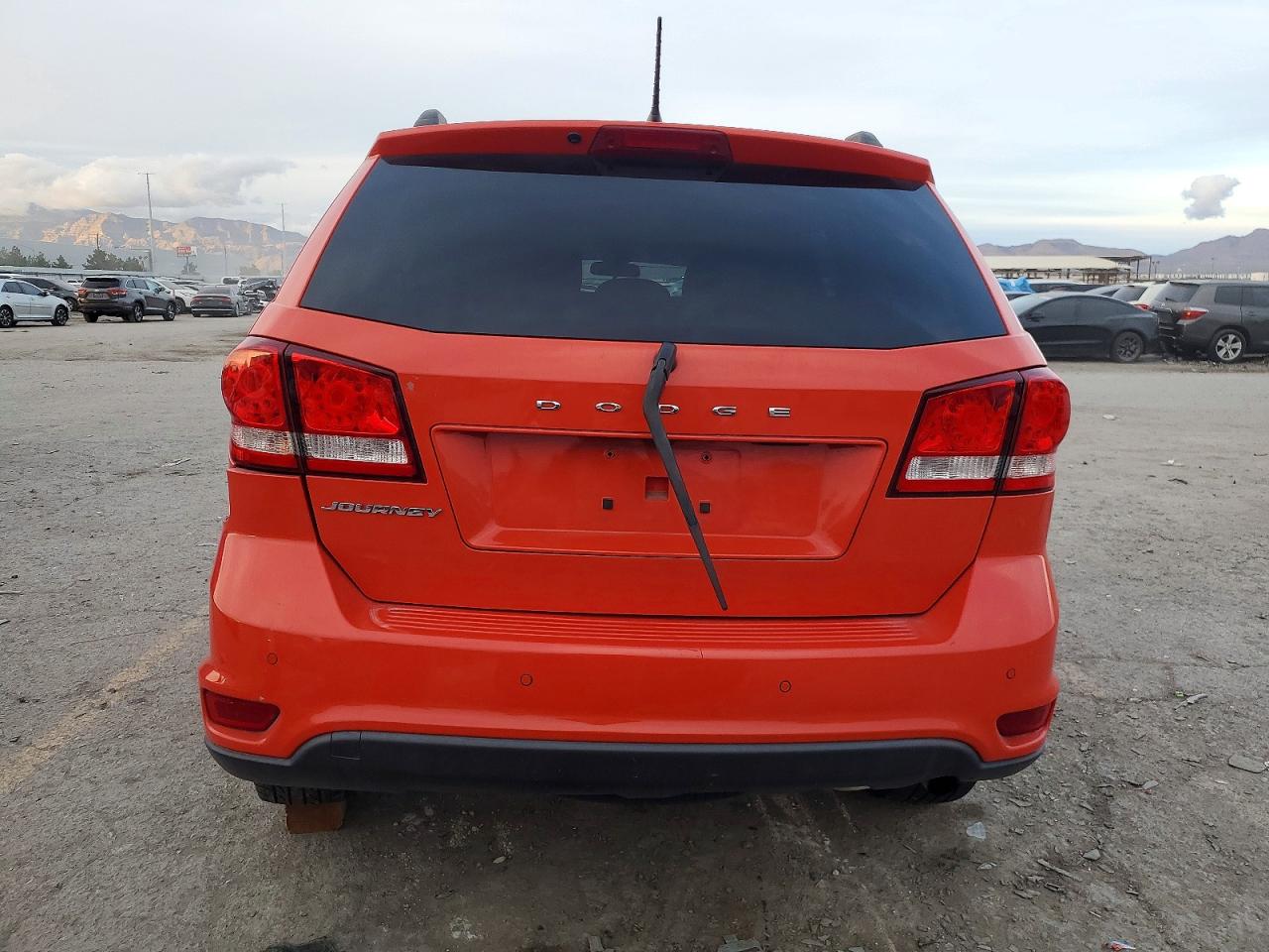 2018 DODGE JOURNEY SXT photo 6