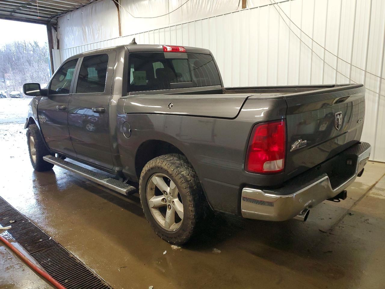 2019 RAM 1500 CLASSIC SLT photo 2