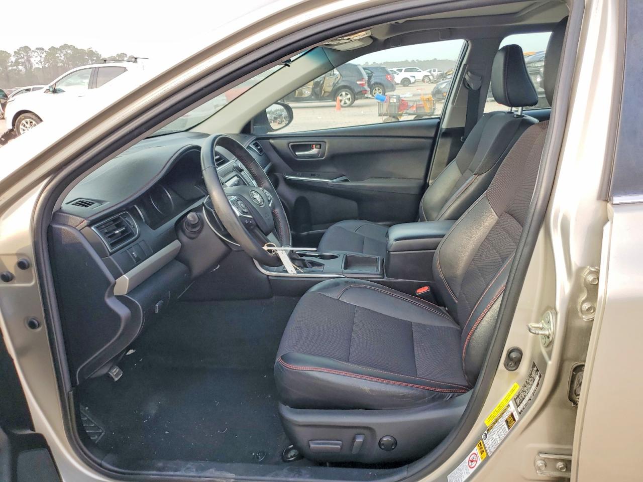 2017 TOYOTA CAMRY LE photo 7