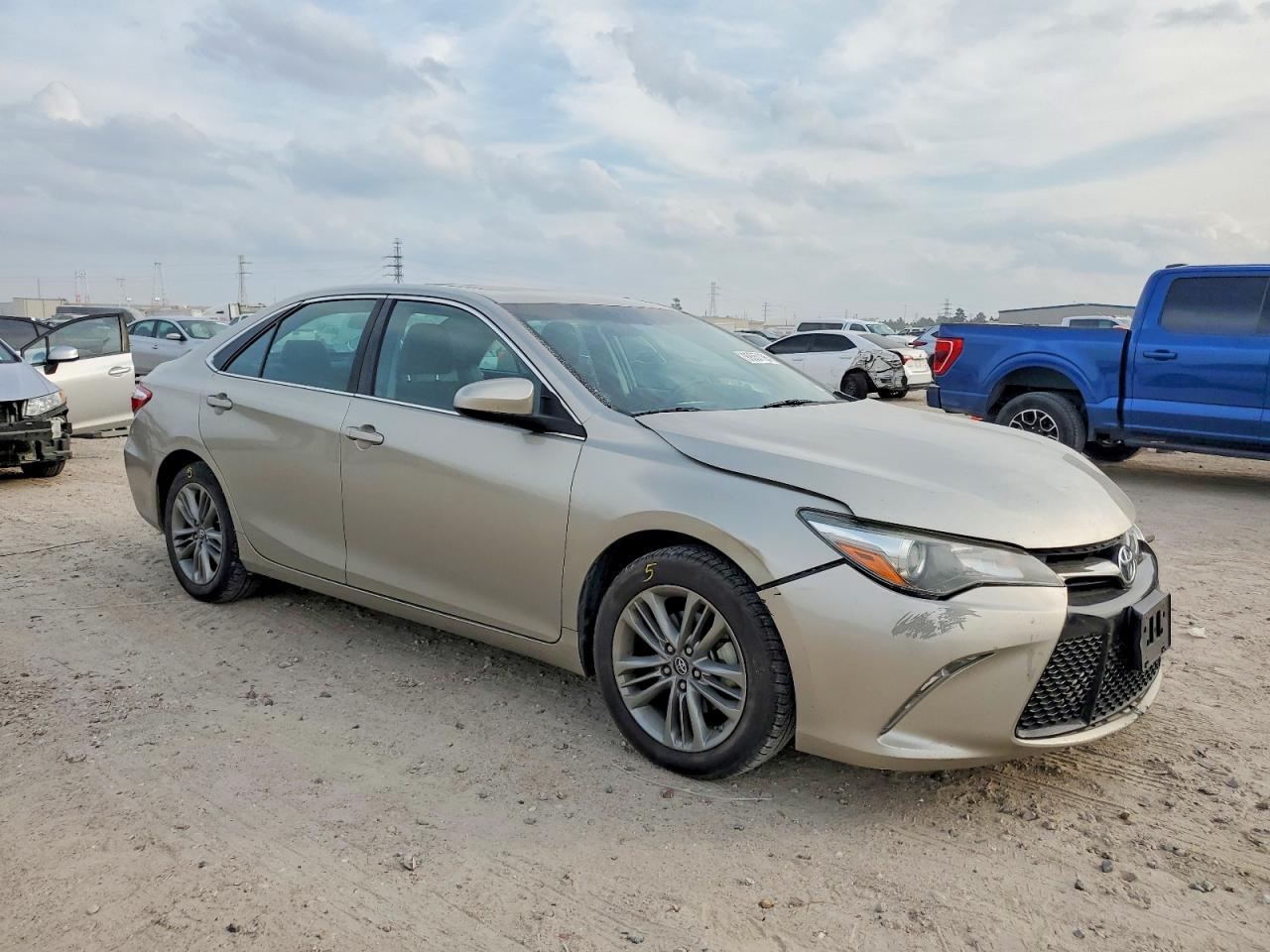 2017 TOYOTA CAMRY LE photo 4