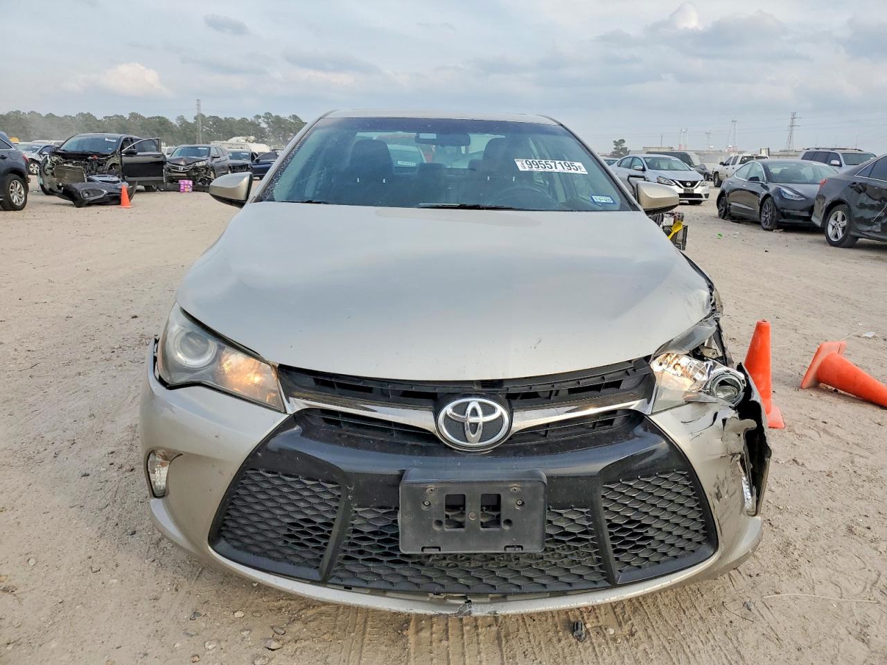 2017 TOYOTA CAMRY LE photo 5