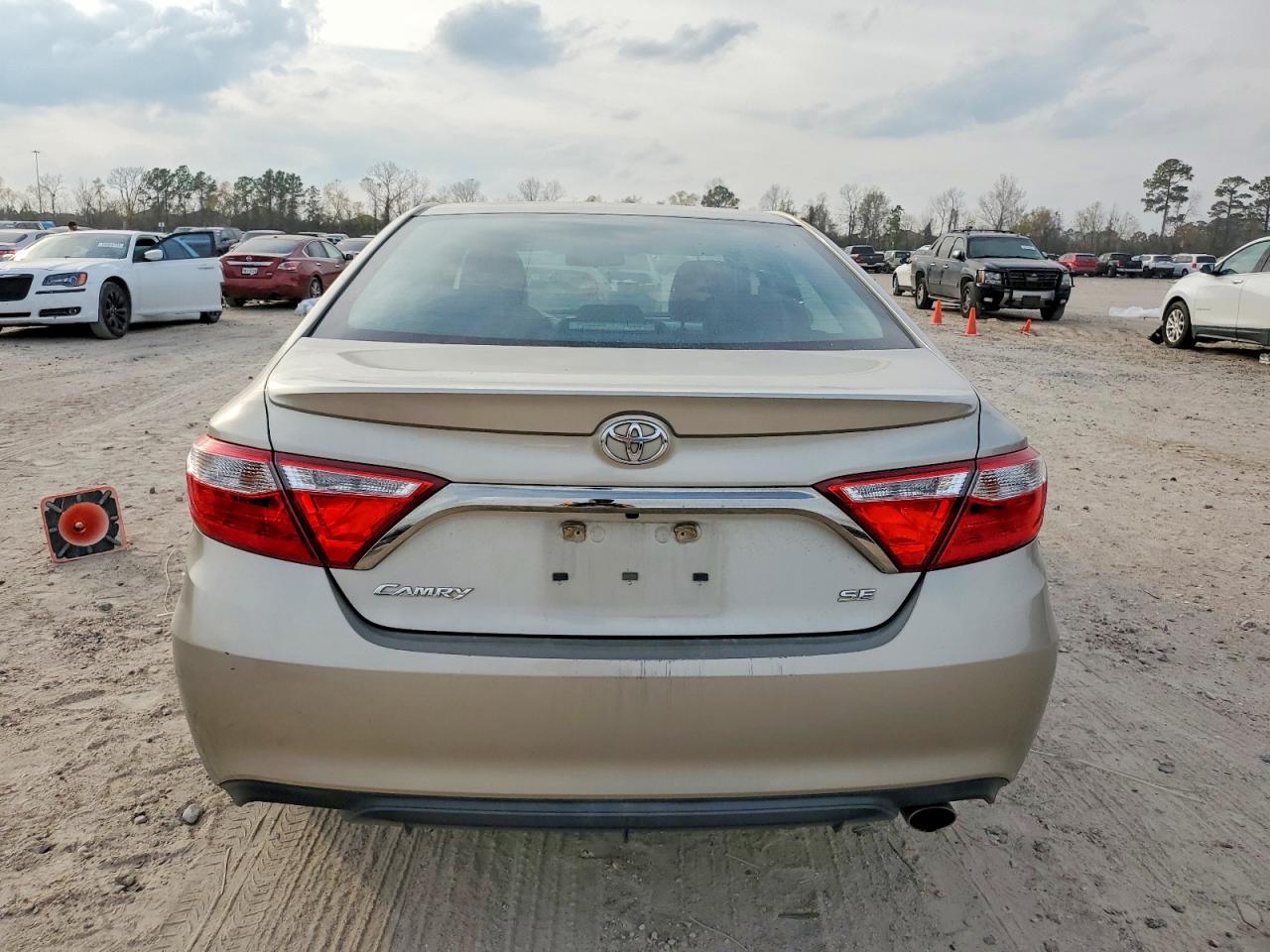 2017 TOYOTA CAMRY LE photo 6