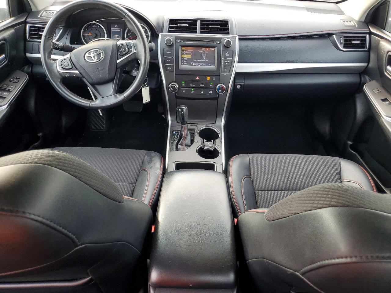 2017 TOYOTA CAMRY LE photo 8