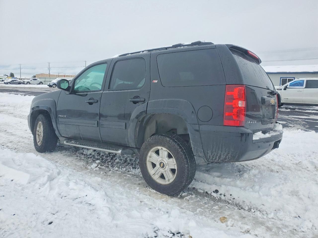 2011 CHEVROLET TAHOE K1500 LT photo 2