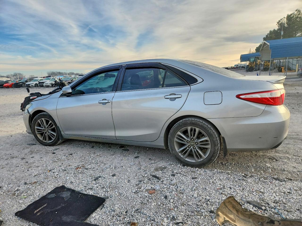 2016 TOYOTA CAMRY LE photo 2