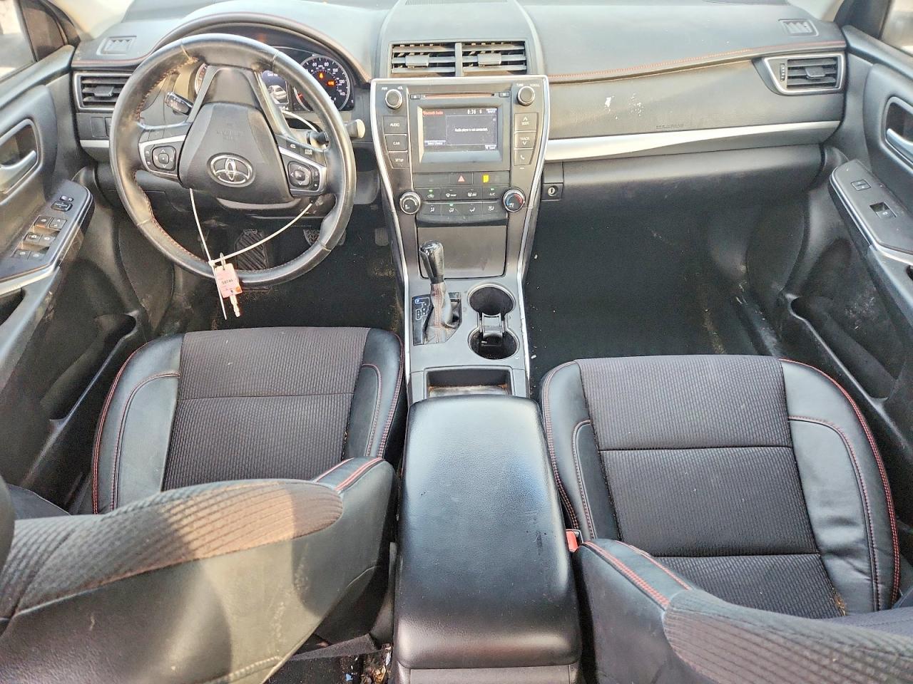 2016 TOYOTA CAMRY LE photo 8