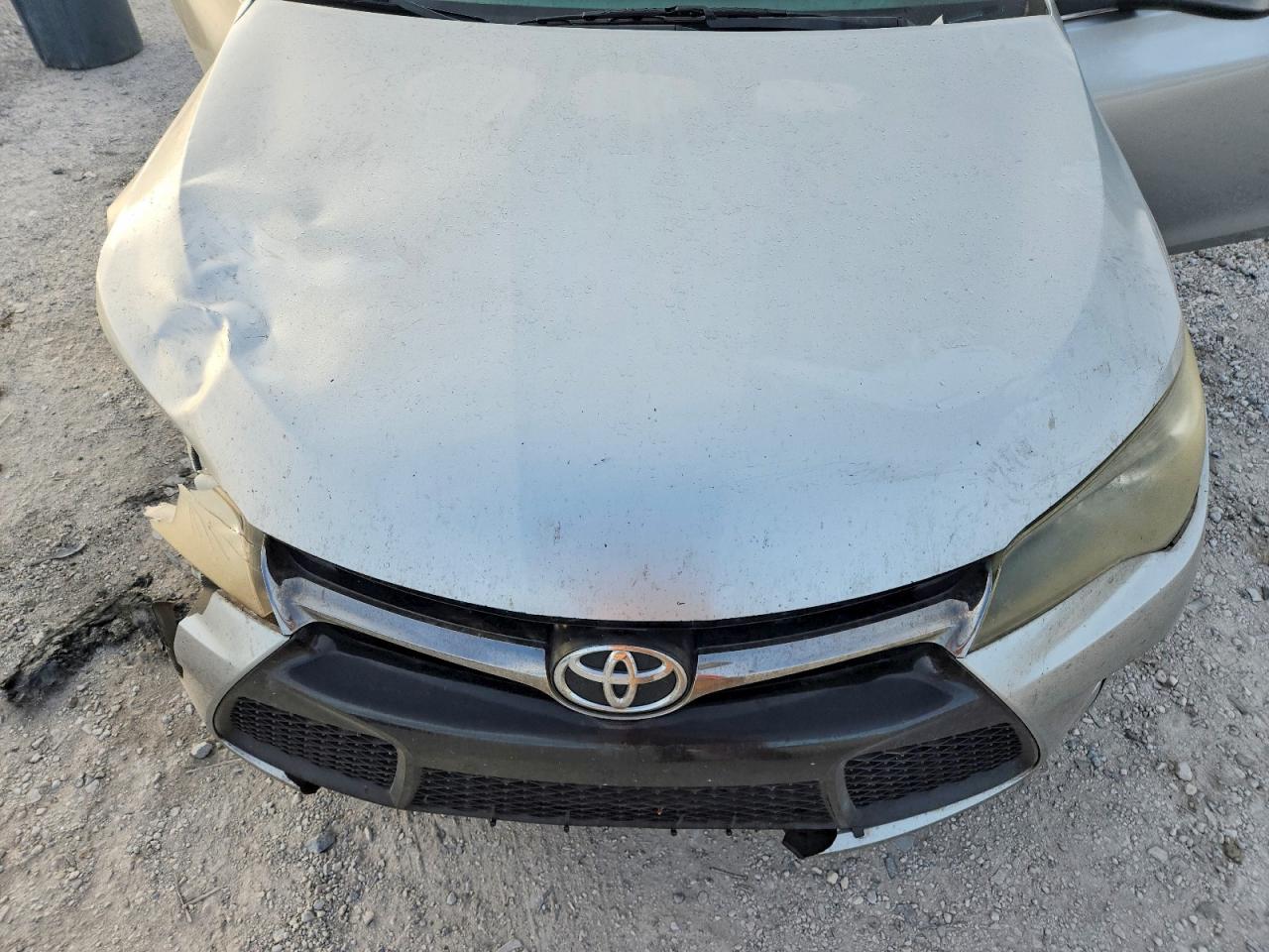 2016 TOYOTA CAMRY LE photo 11