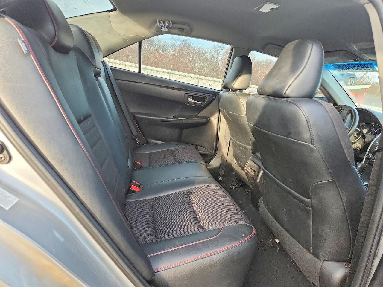 2016 TOYOTA CAMRY LE photo 10