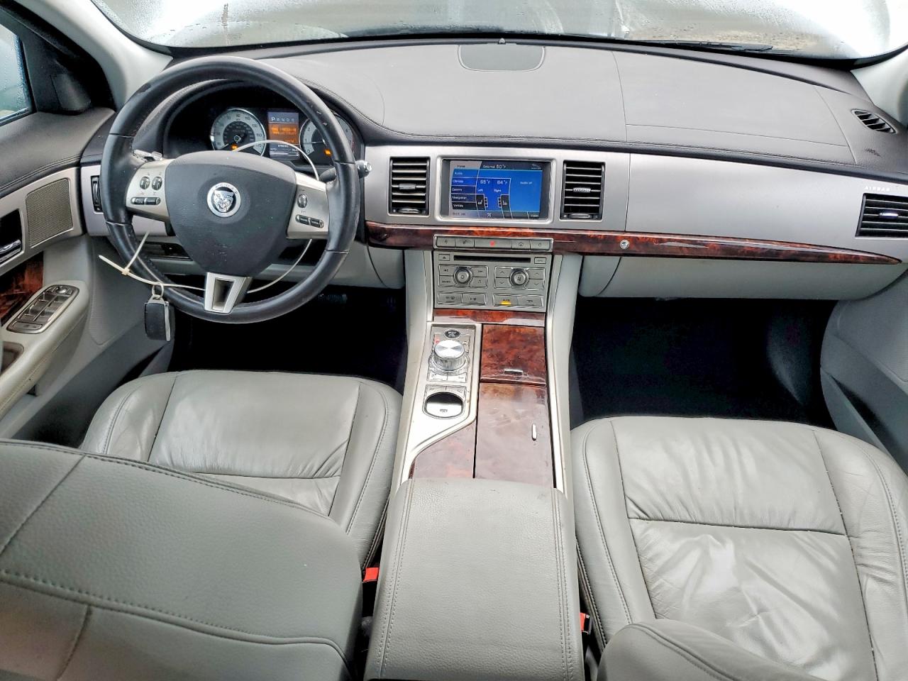 2011 JAGUAR XF photo 8