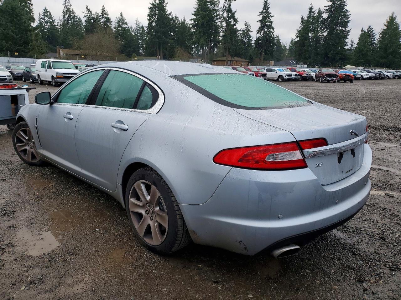 2011 JAGUAR XF photo 2