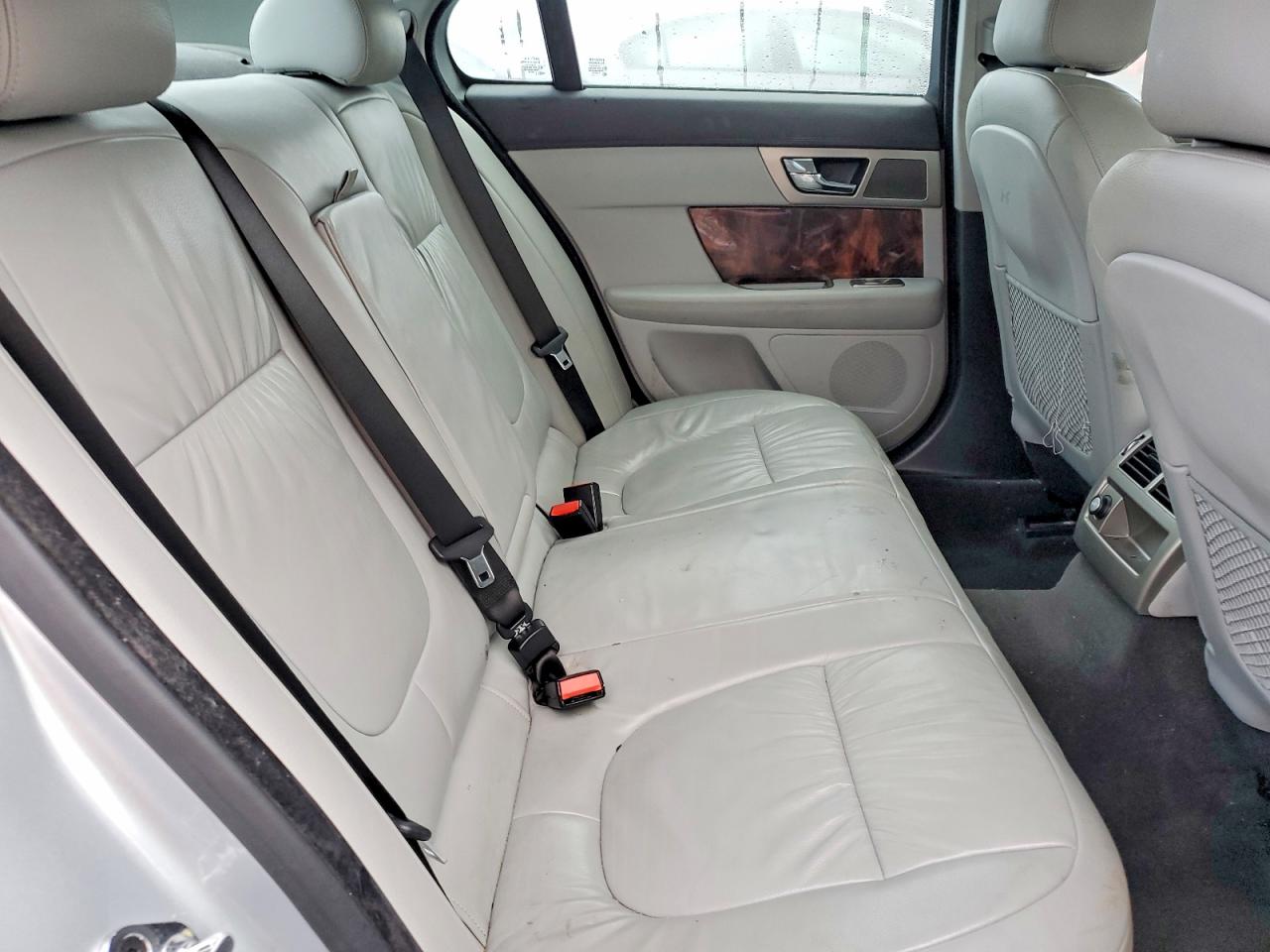 2011 JAGUAR XF photo 10