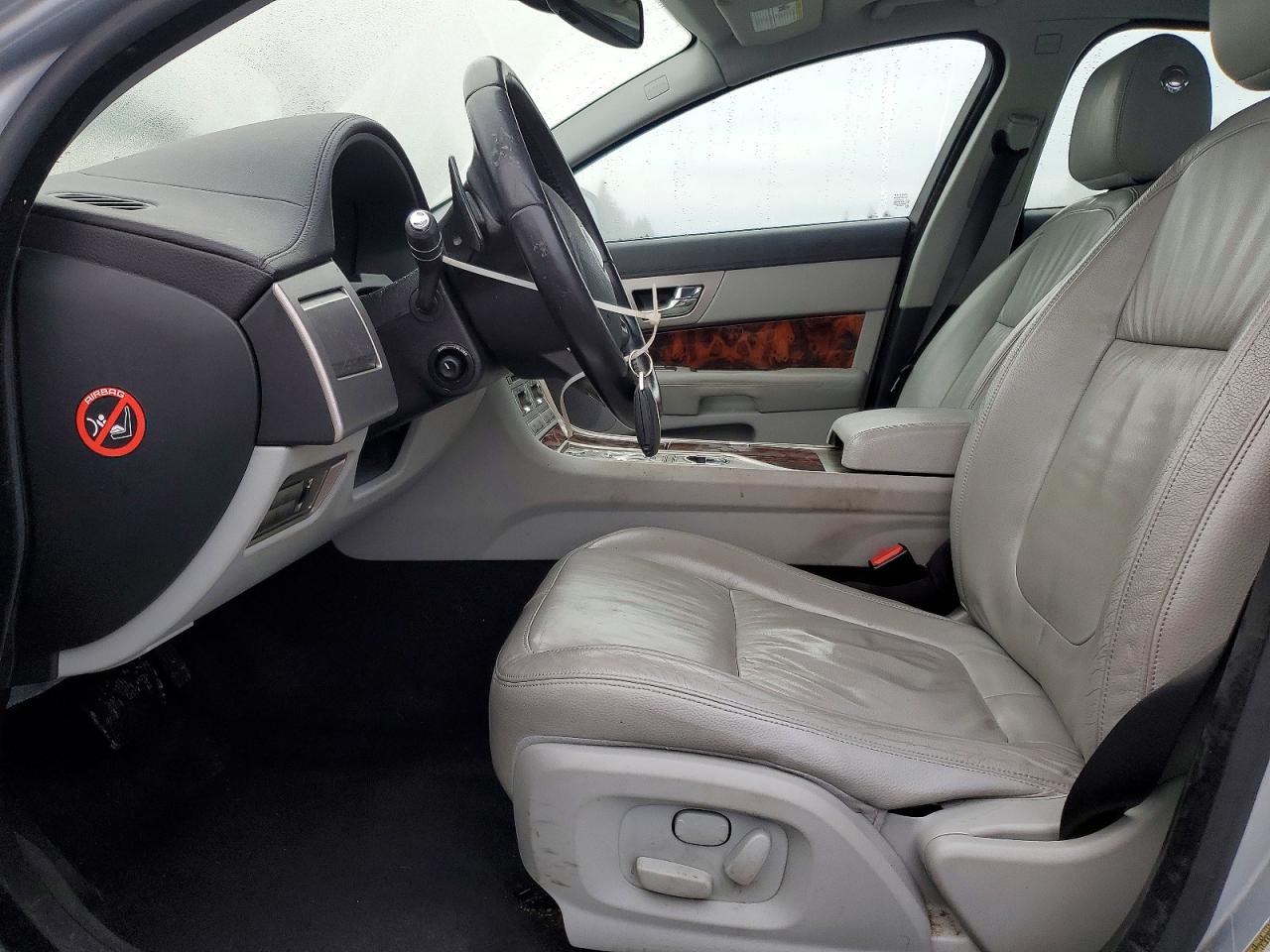 2011 JAGUAR XF photo 7