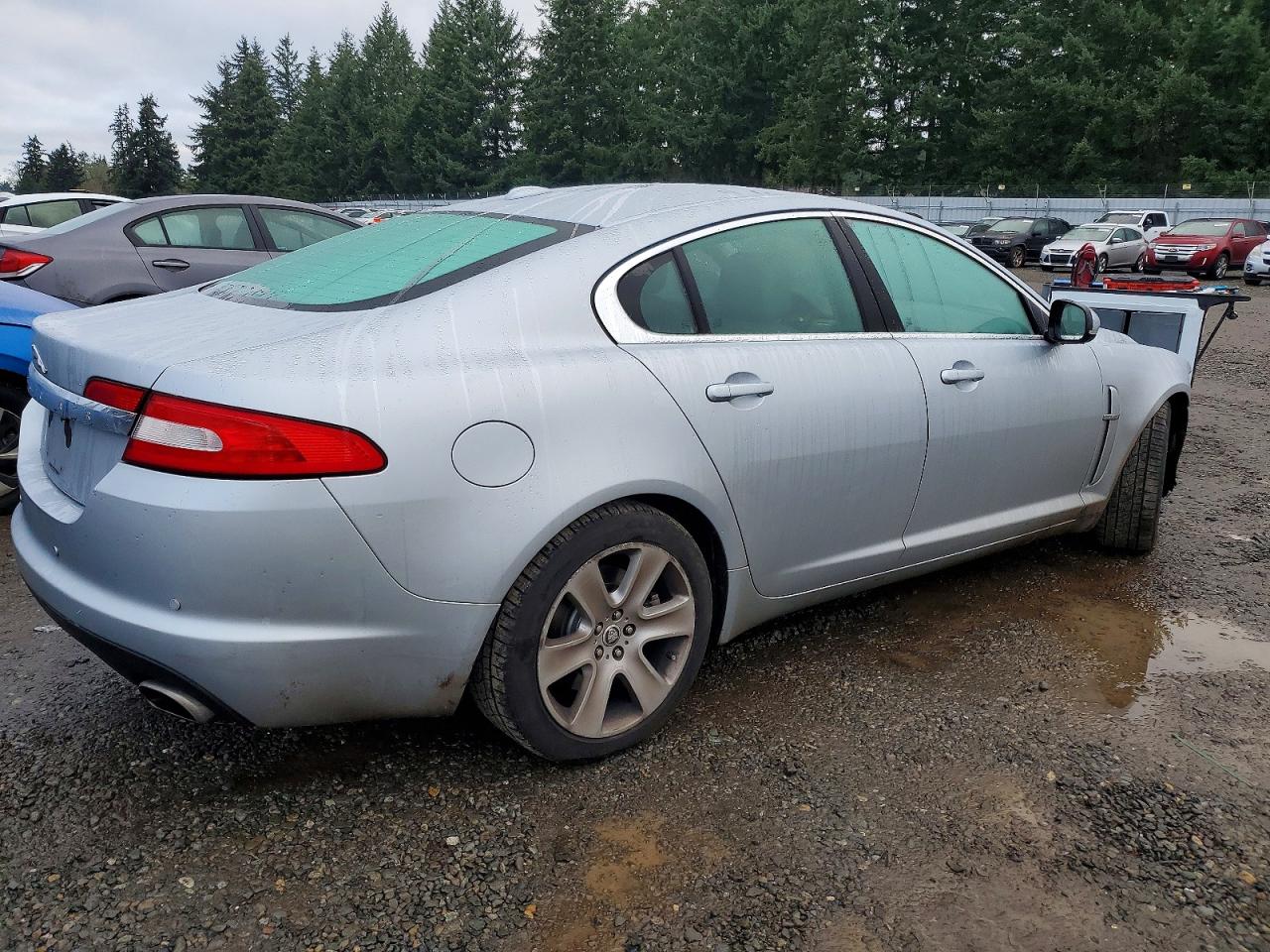2011 JAGUAR XF photo 3