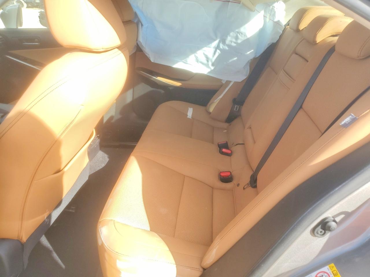 2018 LEXUS IS 300 photo 19