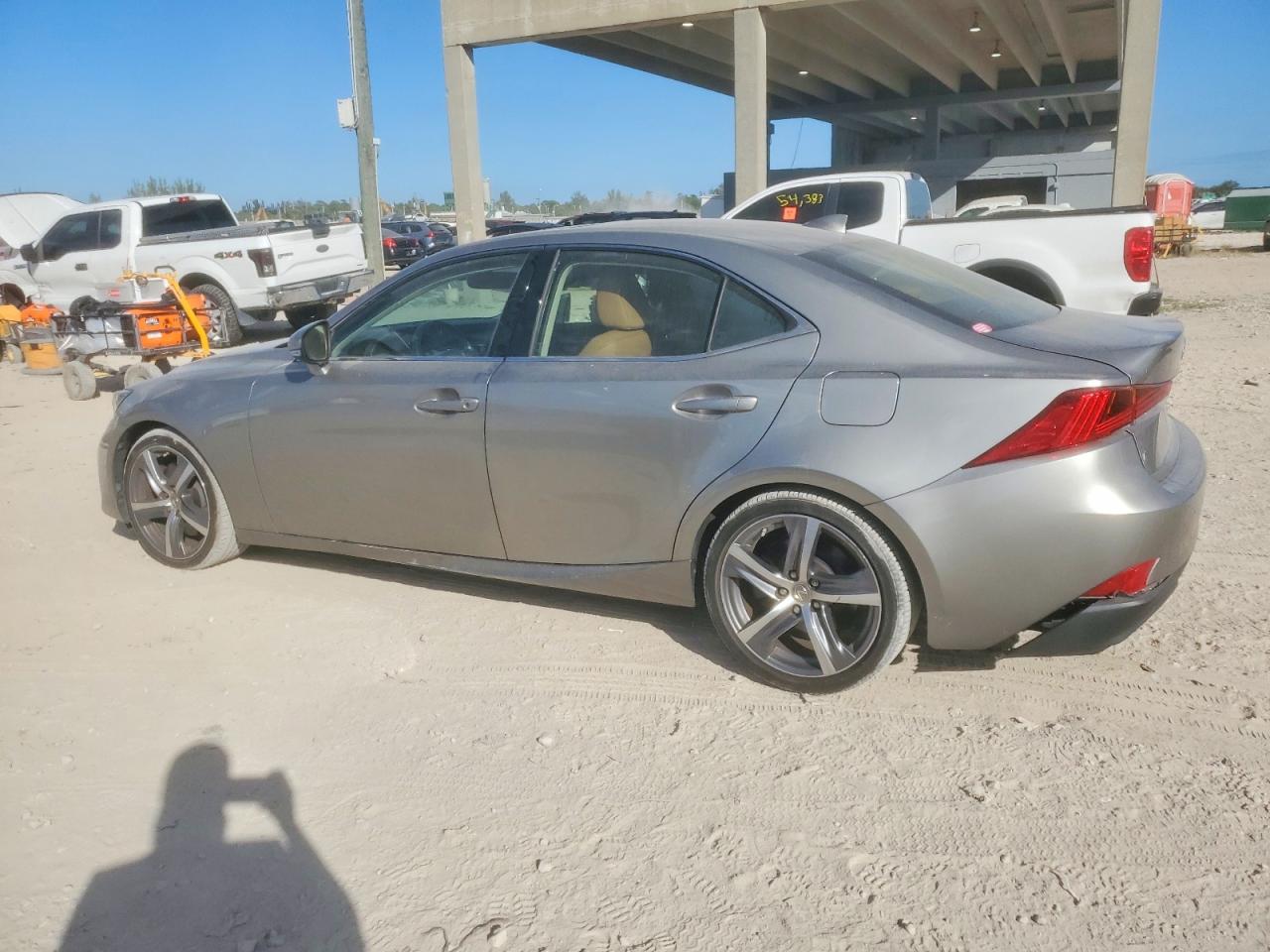 2018 LEXUS IS 300 photo 3