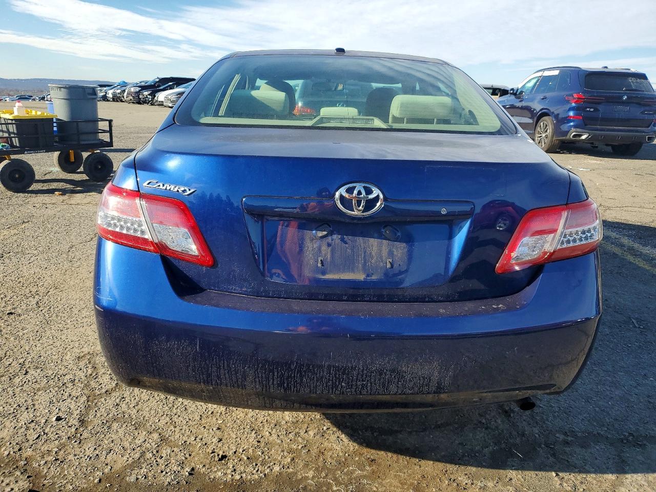 2011 TOYOTA CAMRY BASE photo 6
