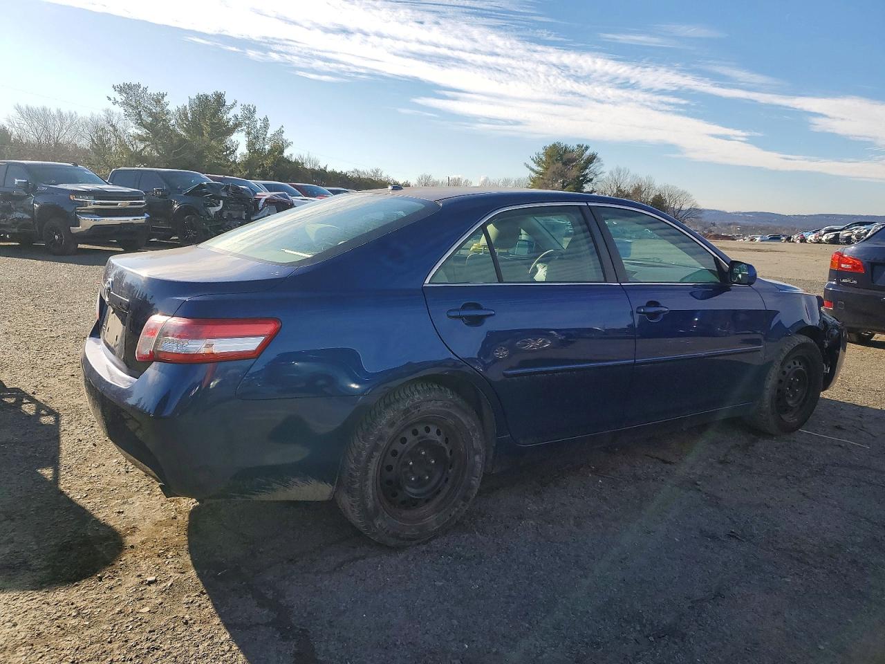 2011 TOYOTA CAMRY BASE photo 3