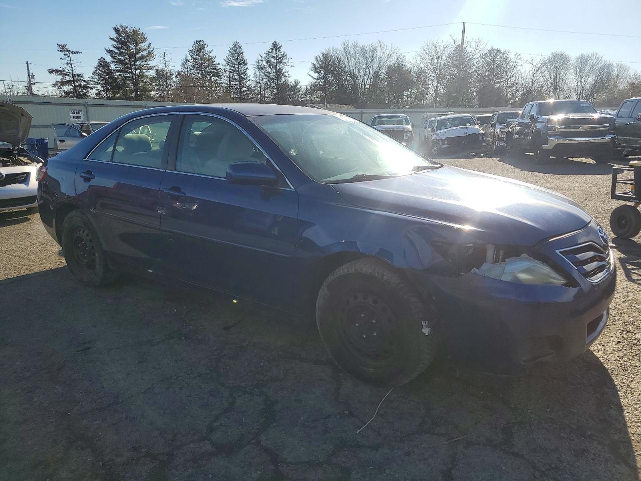 2011 TOYOTA CAMRY BASE photo 4
