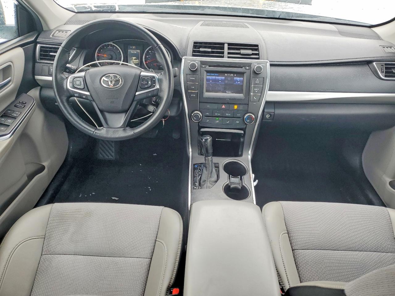 2017 TOYOTA CAMRY LE photo 8