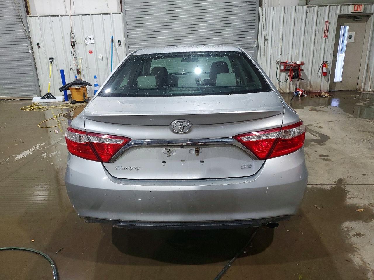 2017 TOYOTA CAMRY LE photo 6