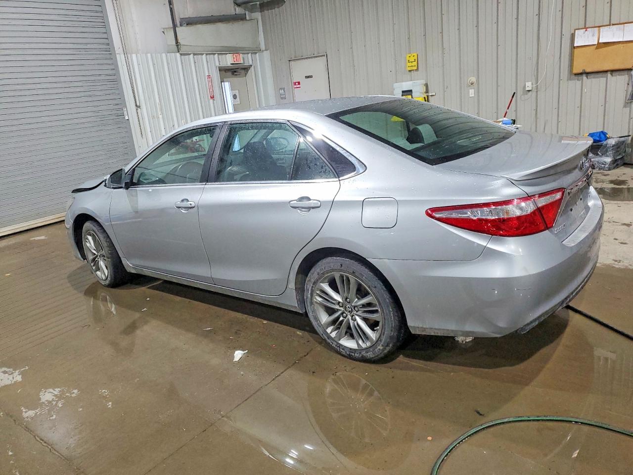 2017 TOYOTA CAMRY LE photo 2