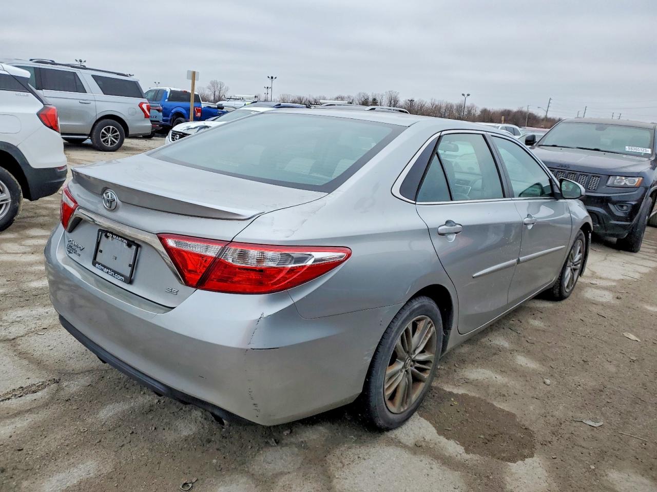 2016 TOYOTA CAMRY LE photo 3