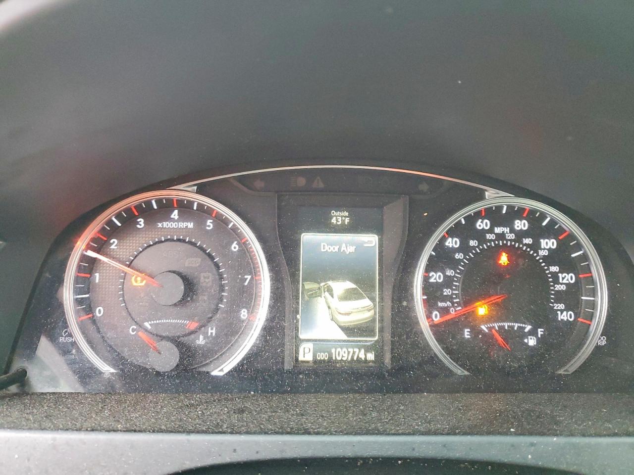 2016 TOYOTA CAMRY LE photo 9