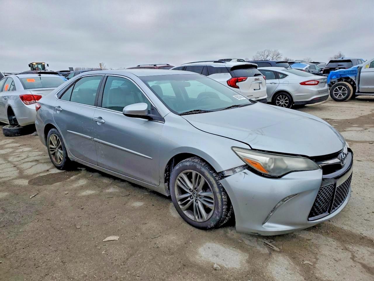 2016 TOYOTA CAMRY LE photo 4