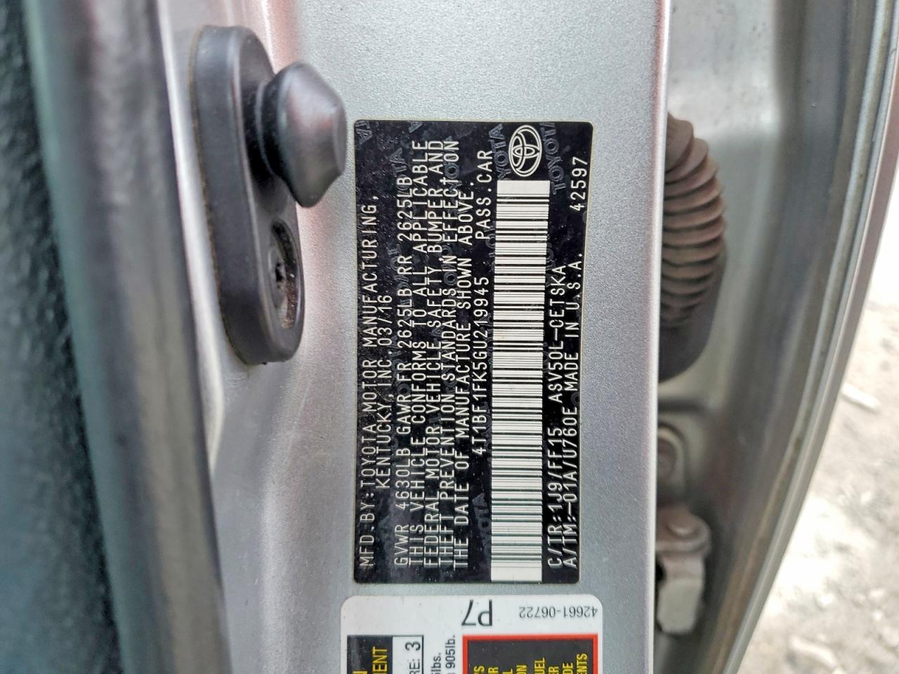 2016 TOYOTA CAMRY LE photo 12