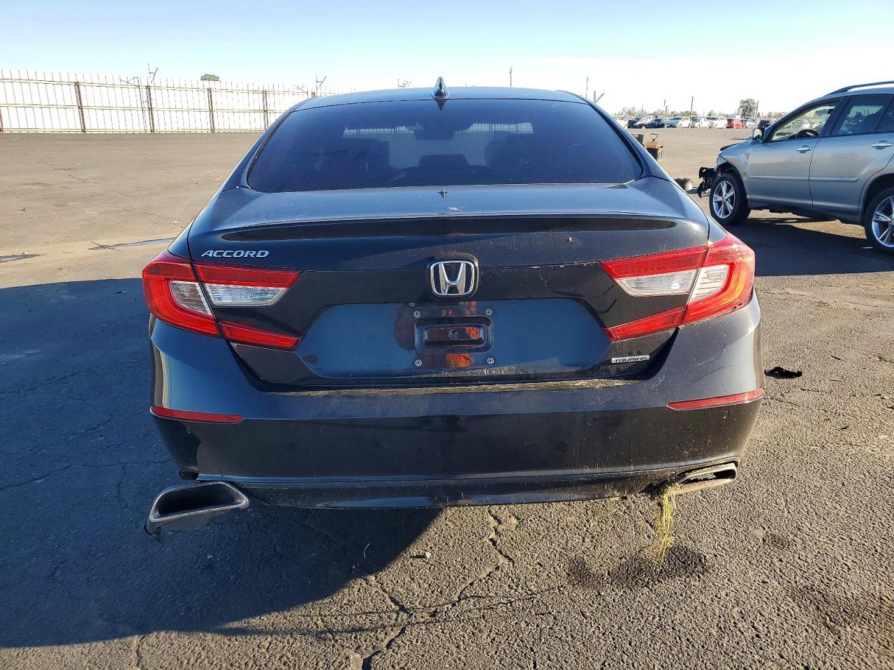 2018 HONDA ACCORD TOURING photo 6